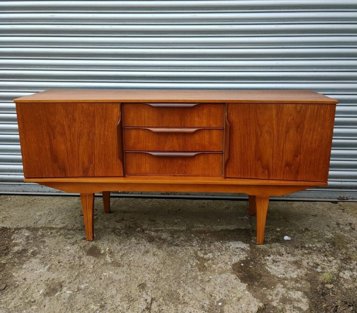 Mid Century Modern Teak Sideboard. Town and Country Antiques